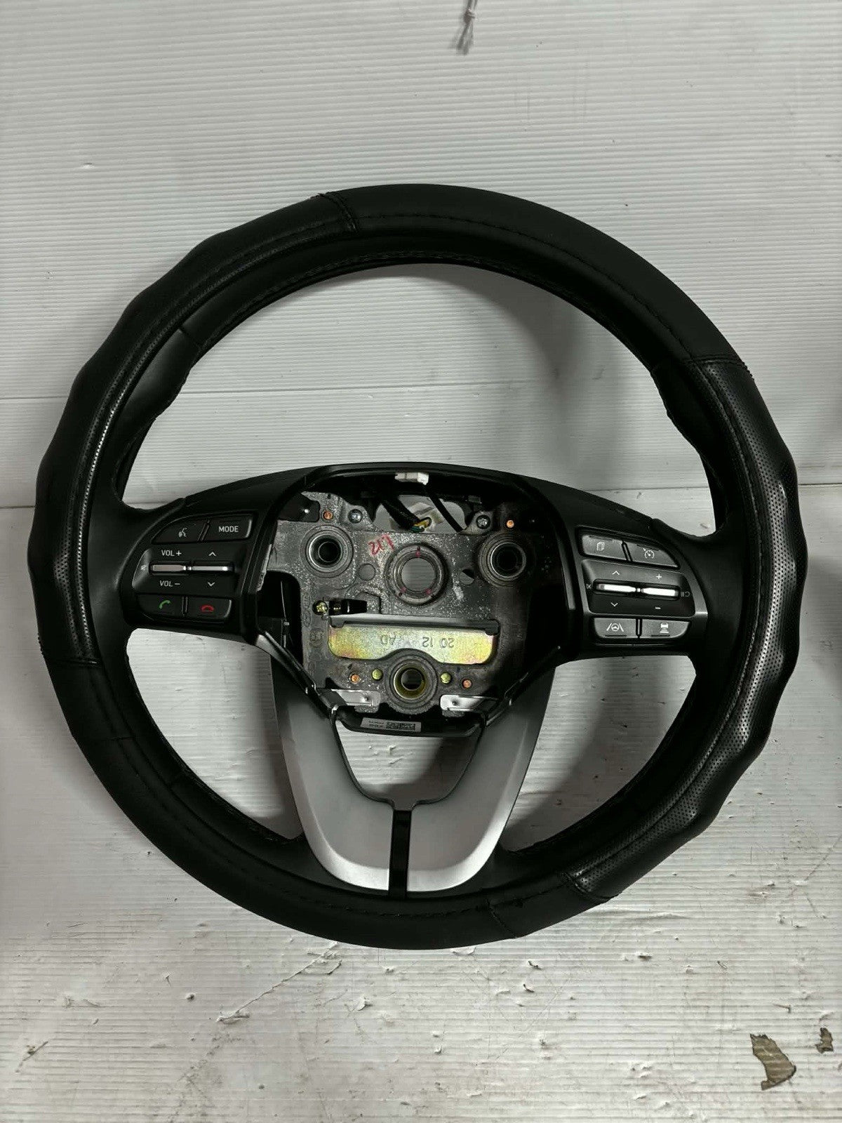 HYUNDAI I30 STEERING WHEEL LEATHER BLACK STITCH TYPE PD 03/2017-2025 7657120