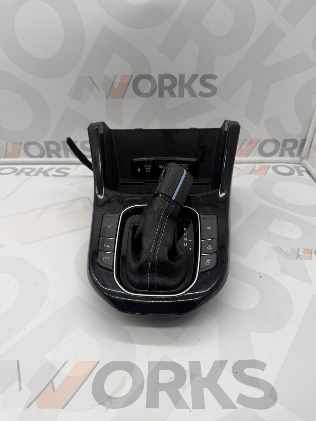 Hyundai I30N PD FL hatch Shifter Surround DCT 2025 BLACK0