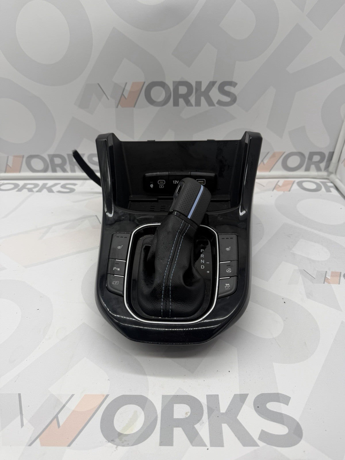 Hyundai I30N PD FL hatch Shifter Surround DCT 2025 BLACK0