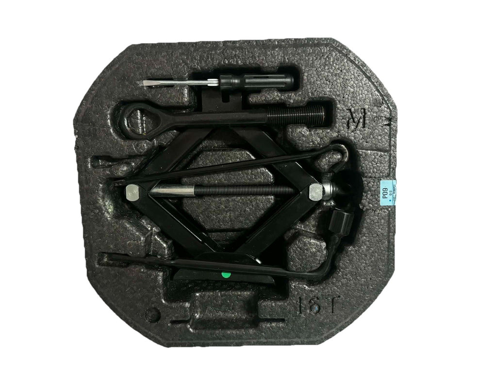 HYUNDAI I30 JACK/TOOL KIT PD HATCH 03/17- 17 18 19 20 21 22 23 240