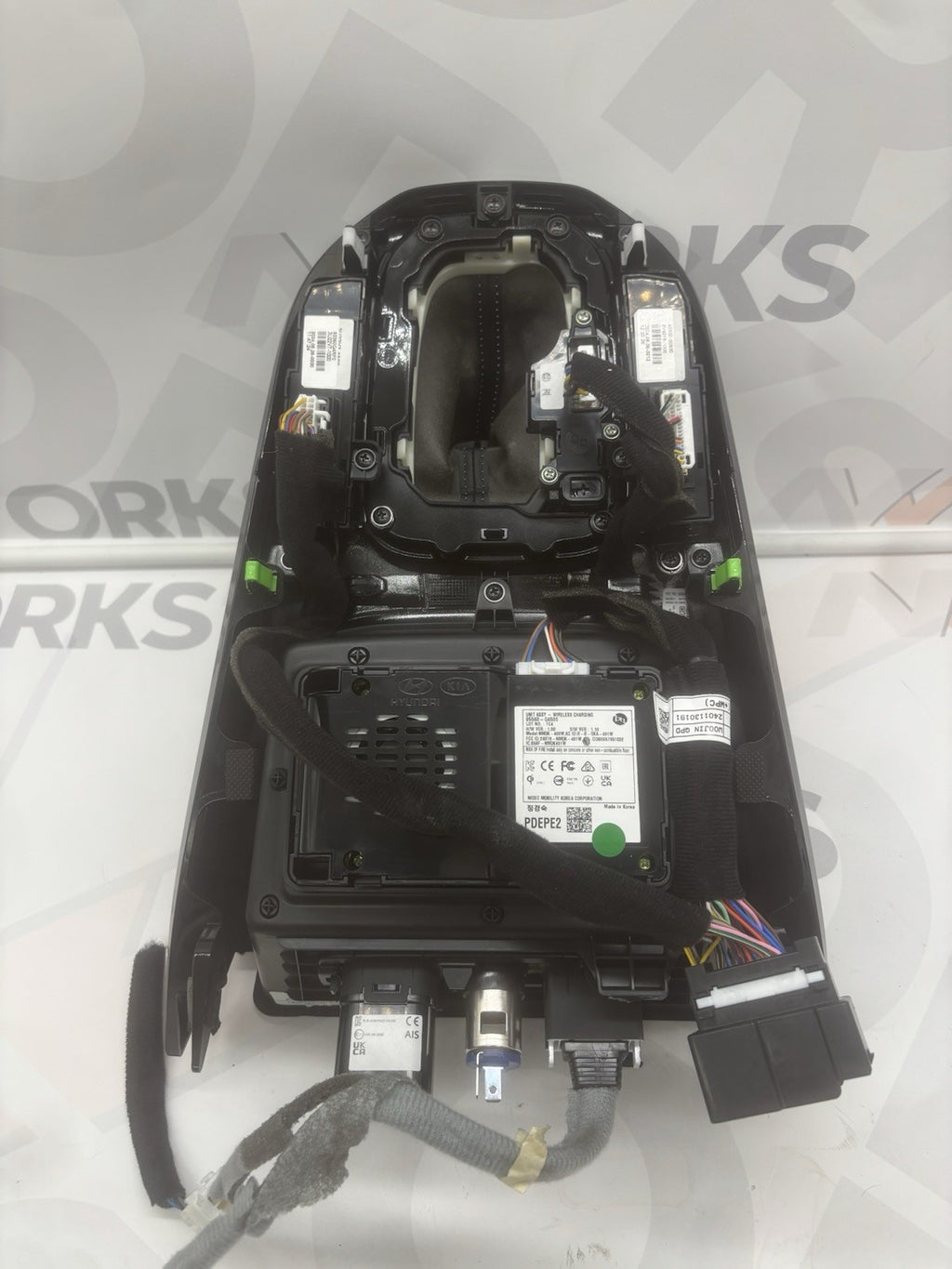2024 Hyundai i30 N Performance Centre Console Gear Shifter Wireless Charger OEM1
