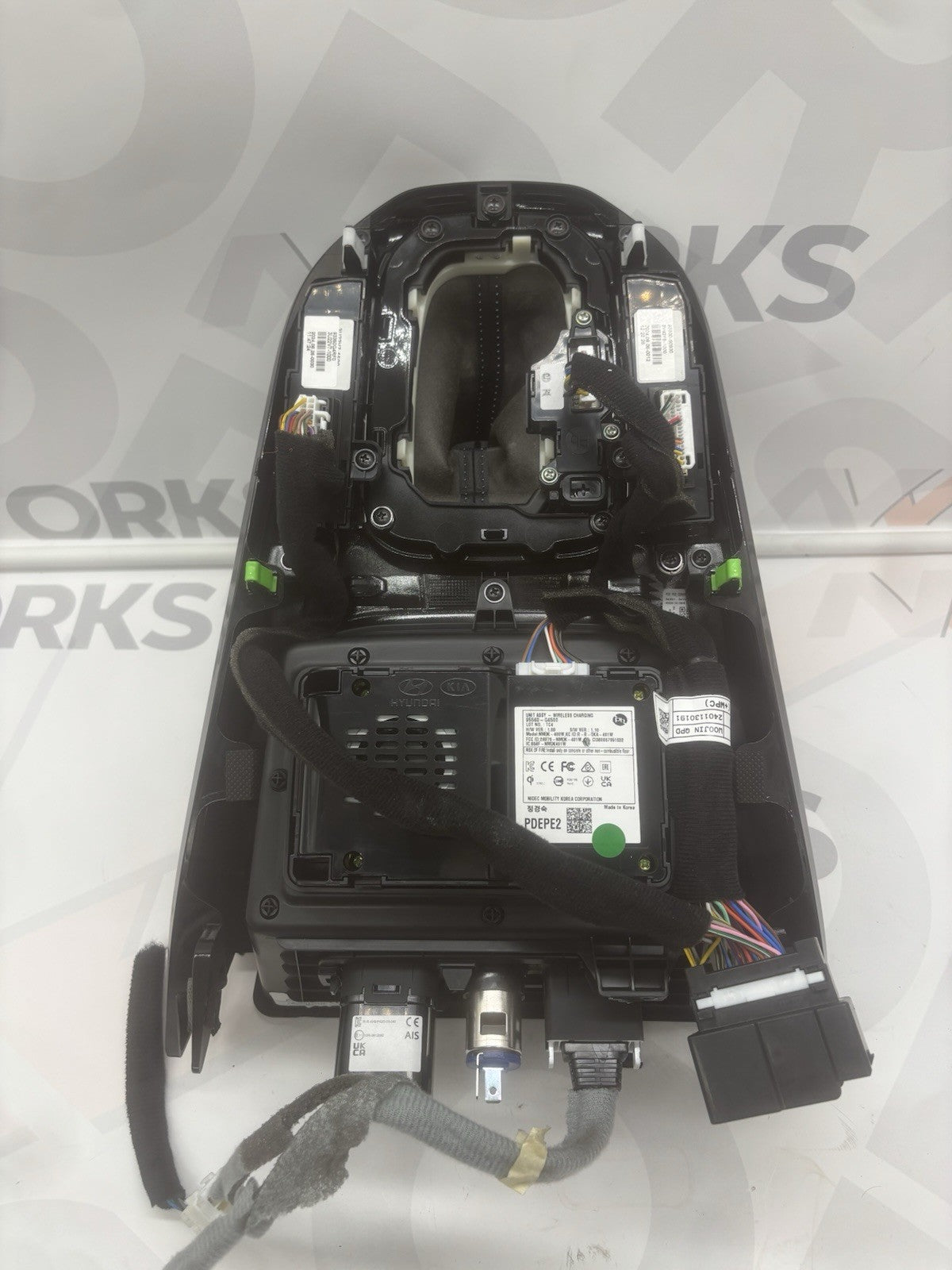 2024 Hyundai i30 N Performance Centre Console Gear Shifter Wireless Charger OEM1